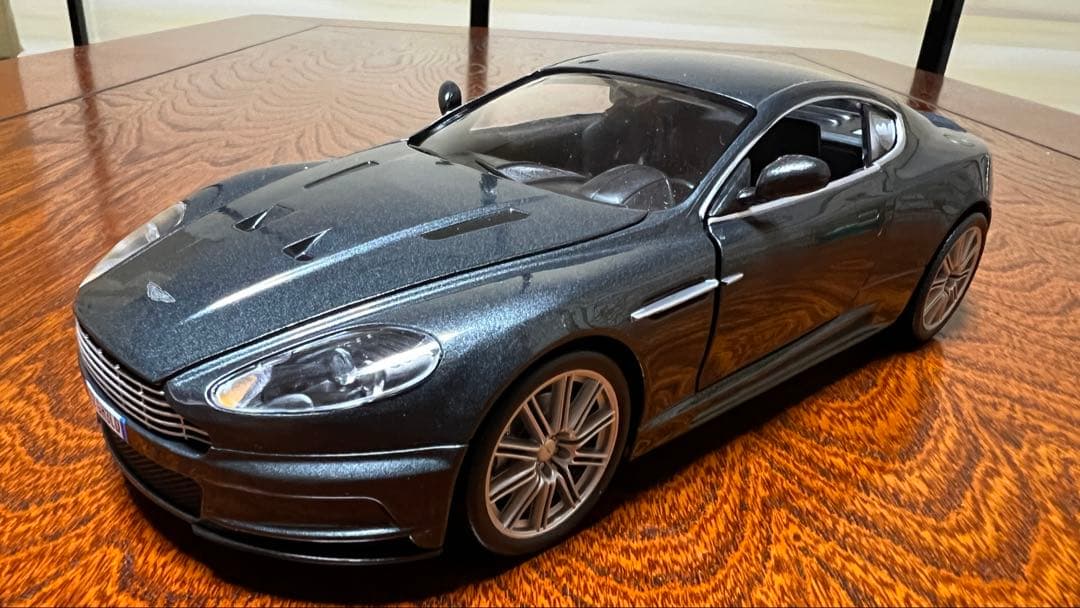 007 慰めの報酬　1/18 アストンマーチンDBS 美品