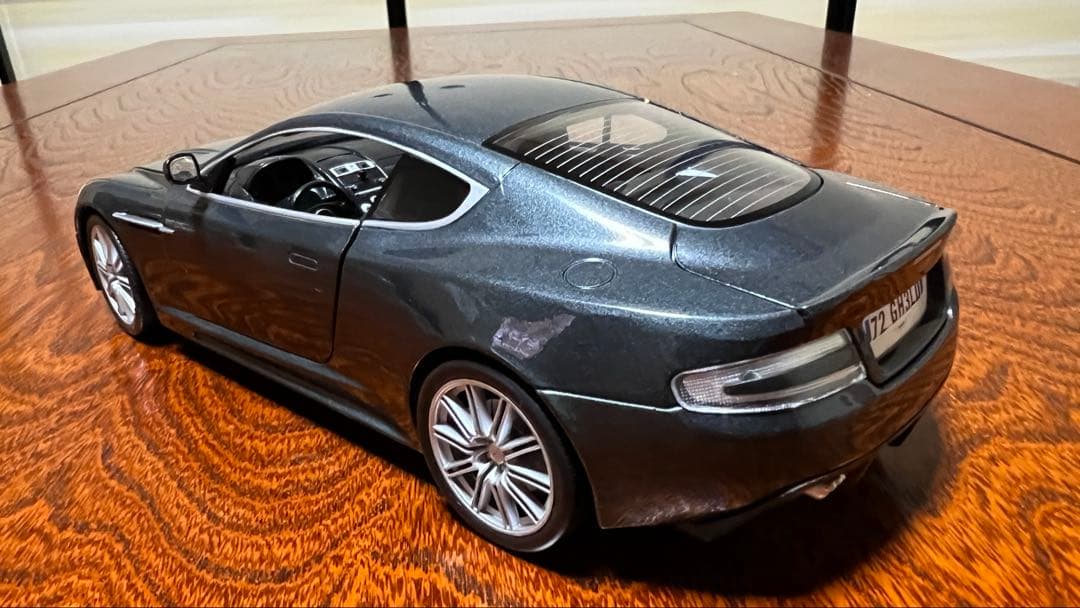 007 慰めの報酬　1/18 アストンマーチンDBS 美品