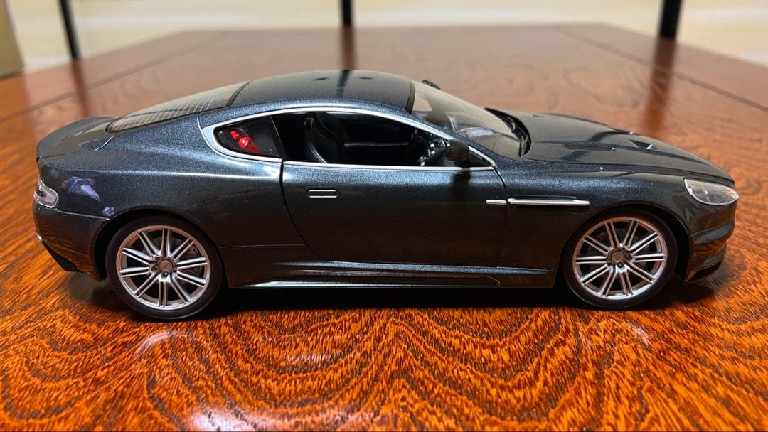007 慰めの報酬　1/18 アストンマーチンDBS 美品