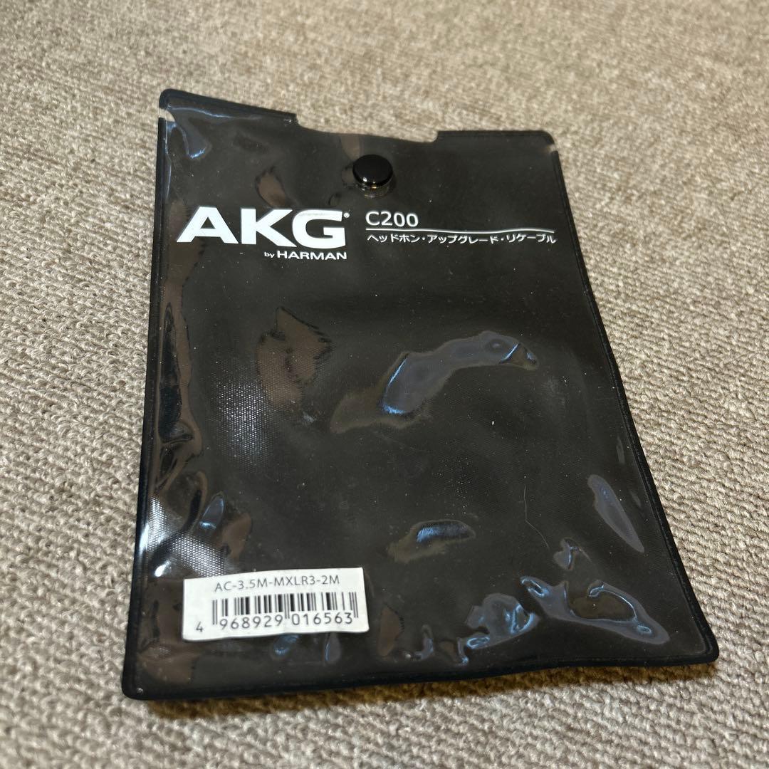 ヘッドホン AKG C200