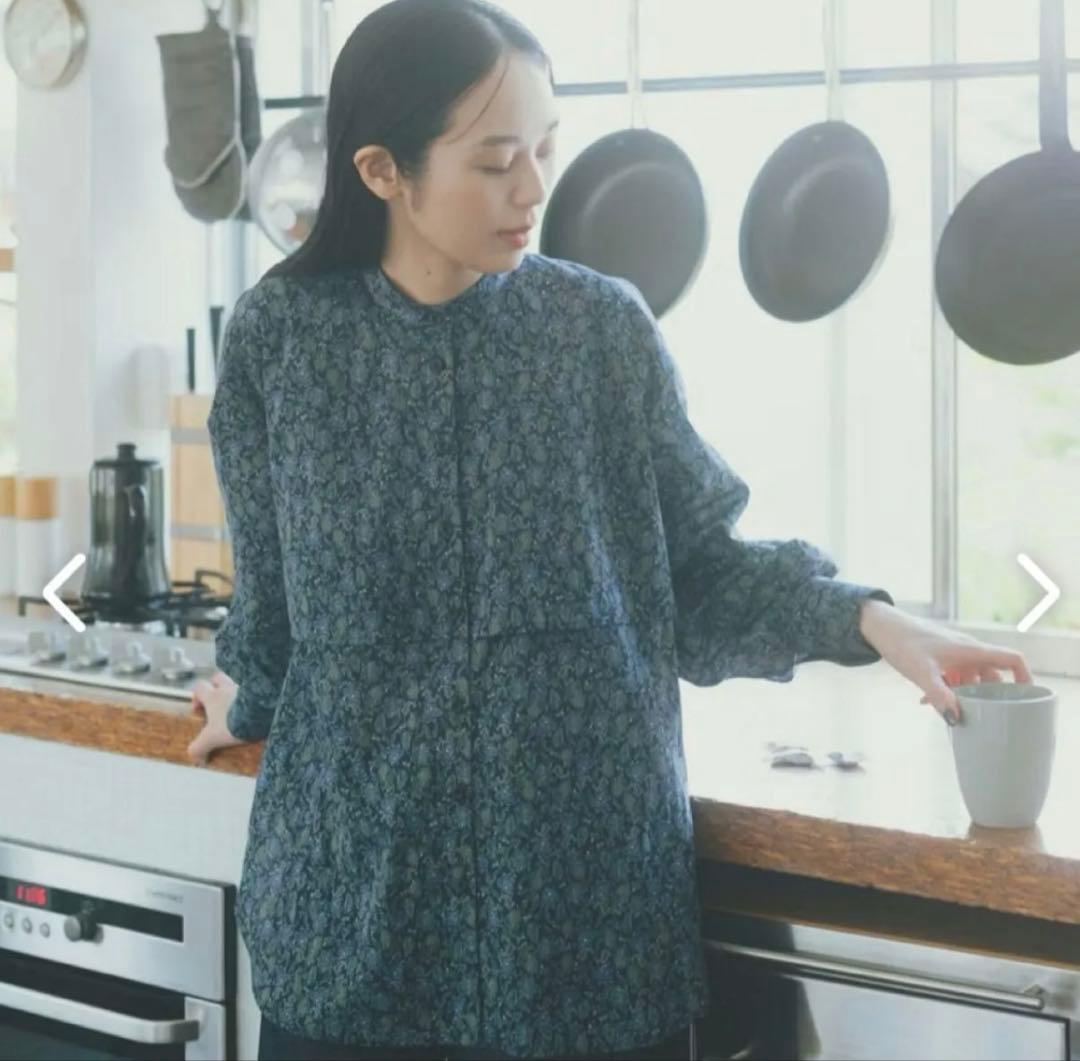 「暮らしに、ときめき」大人のための柄ブラウス / ネイビー 長袖ブラウス
