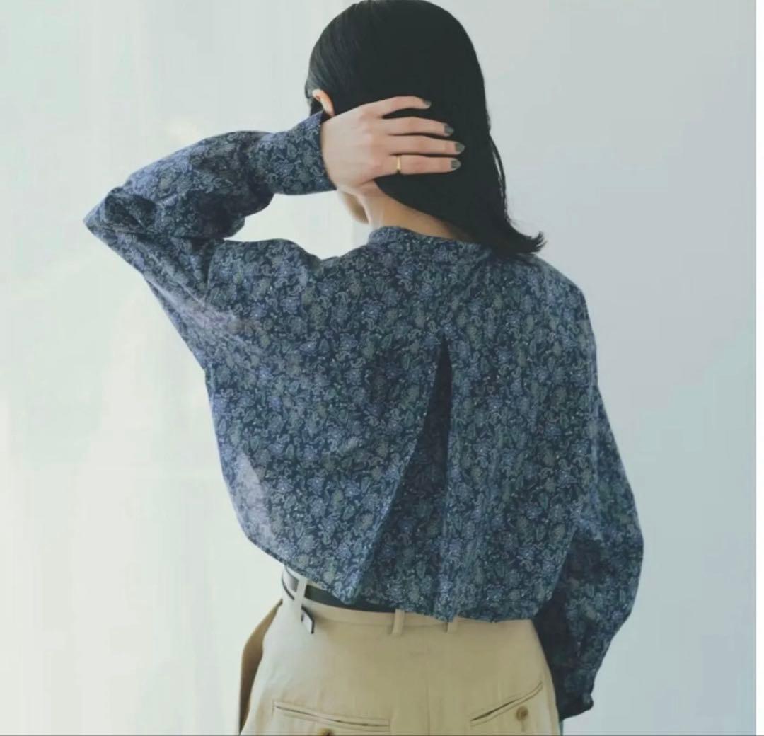 「暮らしに、ときめき」大人のための柄ブラウス / ネイビー 長袖ブラウス