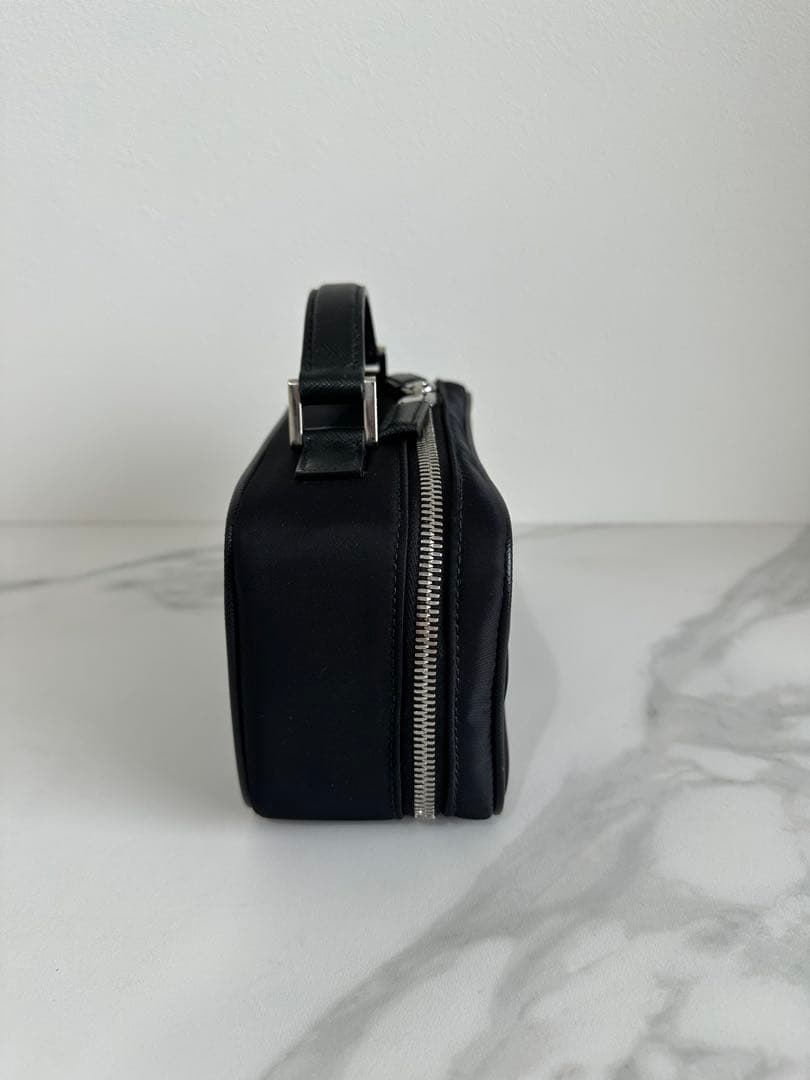 PRADA Re-Nylon サフィアーノレザー ハンドウエイト キャリーケース