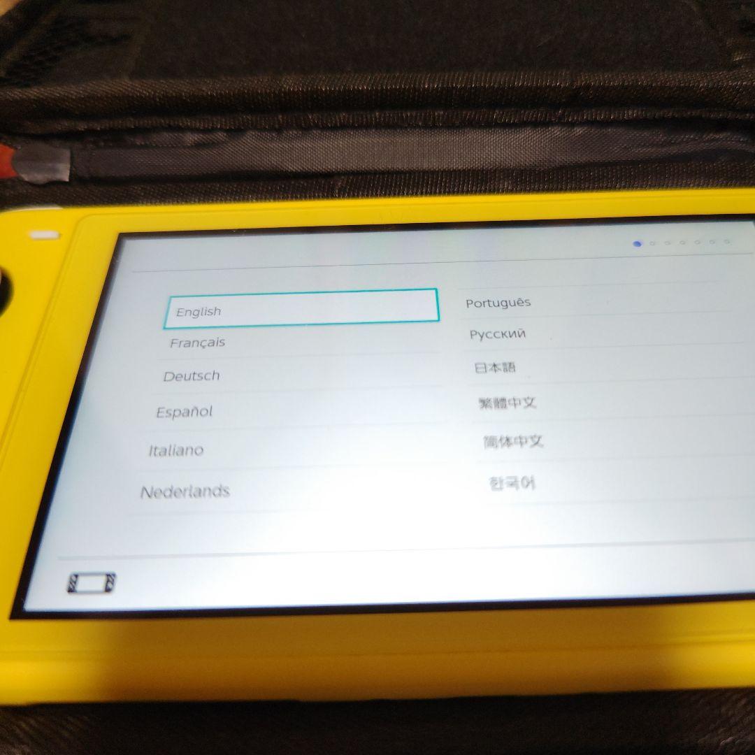 ニンテンドースイッチLIGHT　イエロー　ハードケース付き