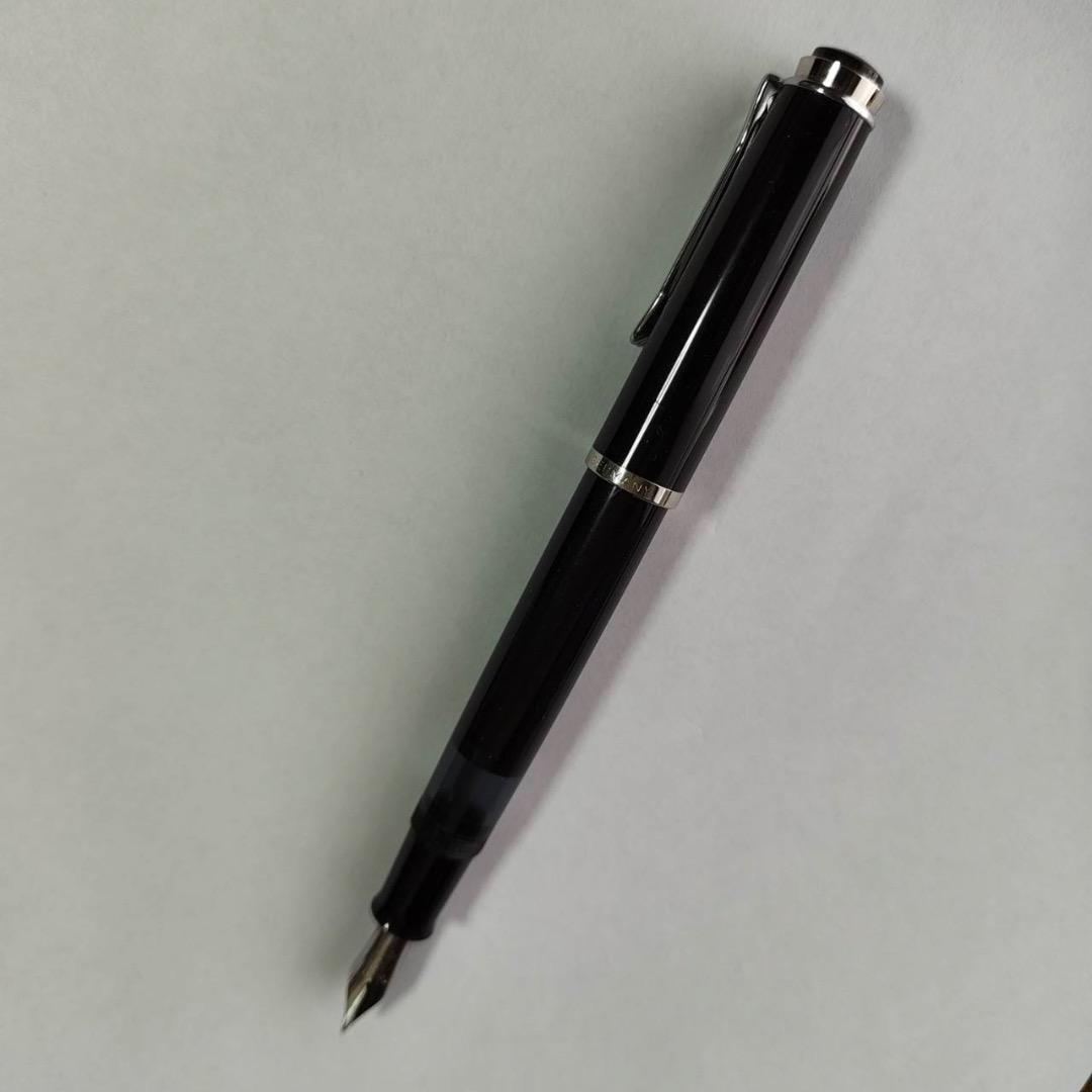 ペリカンCLASSIC万年筆 黒＋シルバーM205字幅Fギフトボックス付