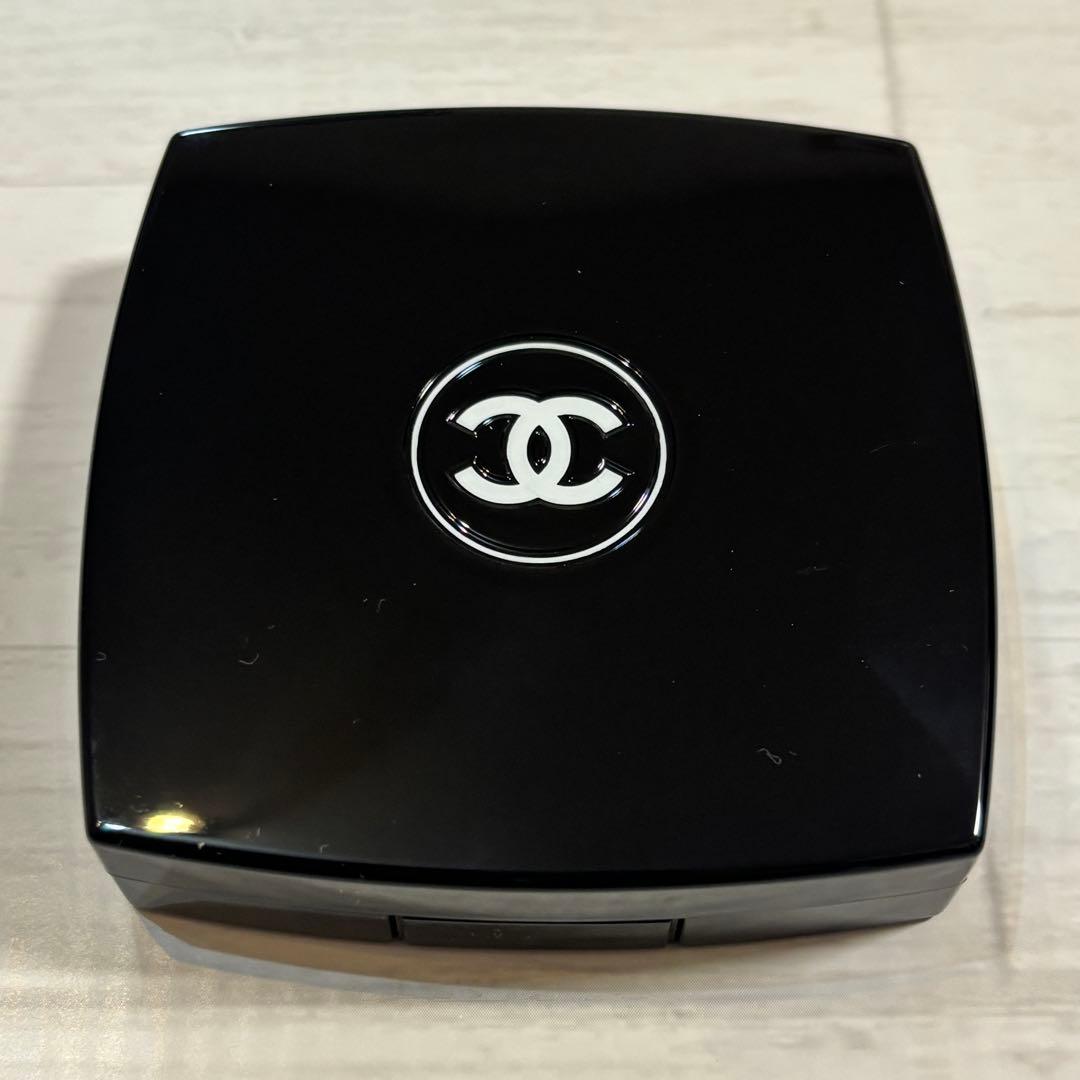 CHANEL シャネル レキャトルオンブル ルミエール ナチュレル