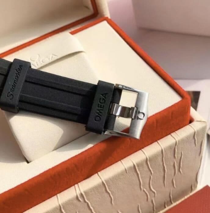 新品 シーマスター プラネット オーシャン 300M  自動巻き
