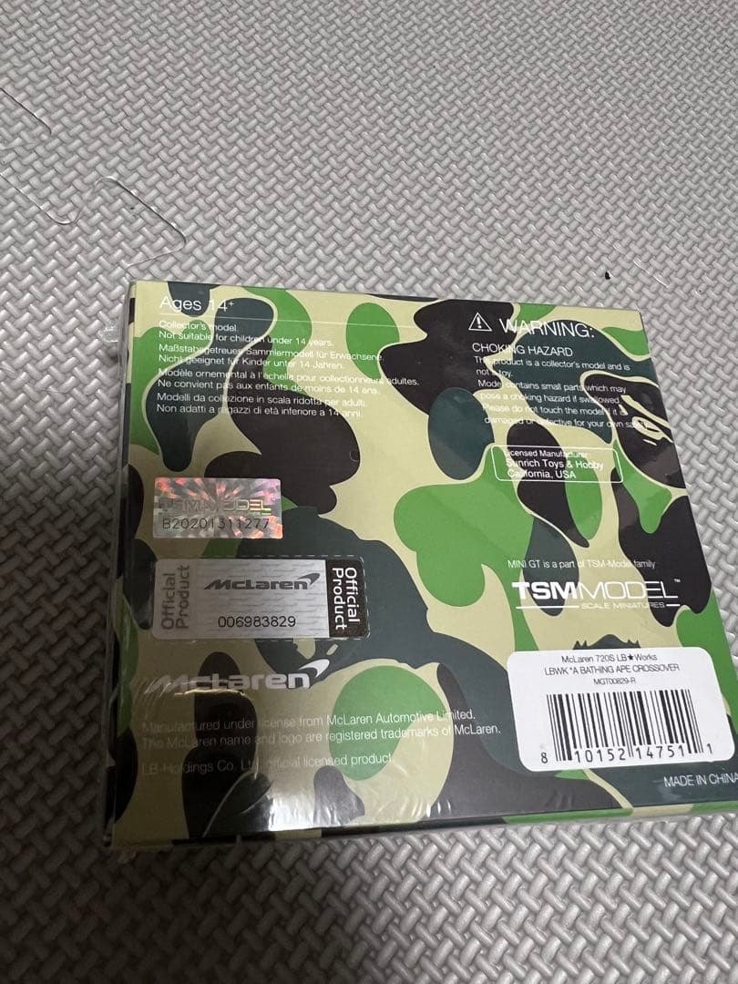 MINI GT 　McLaren リバティーウォーク　BAPE