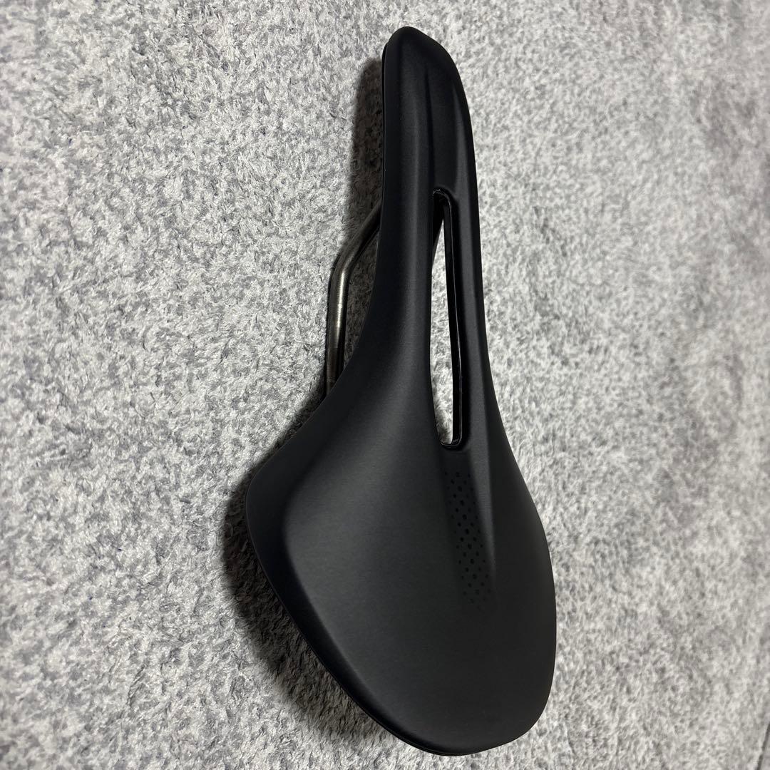 Fizik Vento Antares R3 サドル