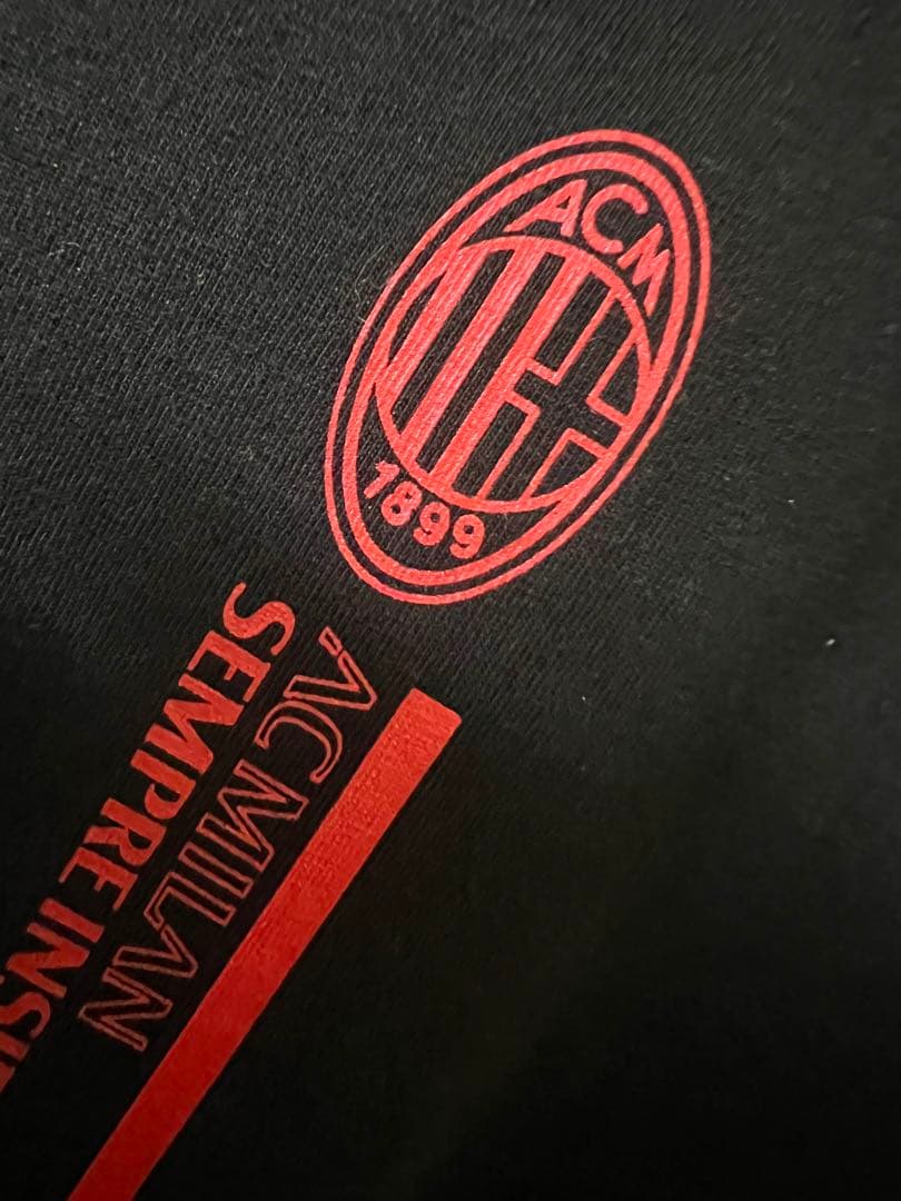 PUMA ブラック Vネックシャツ Mロゴ ( AC - MILAN )