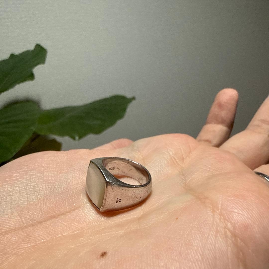 アクセサリー TOM WOOD CUSHION WHITE MOP RING