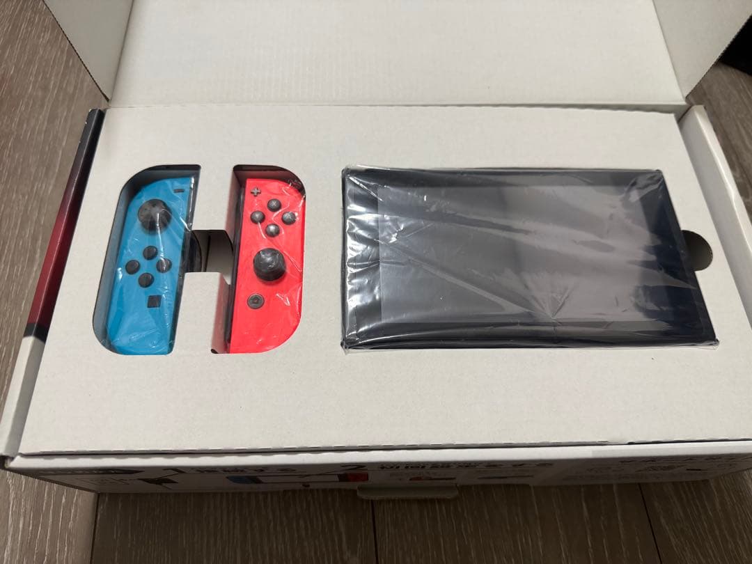a*a様 Nintendo Switch 本体 青/赤