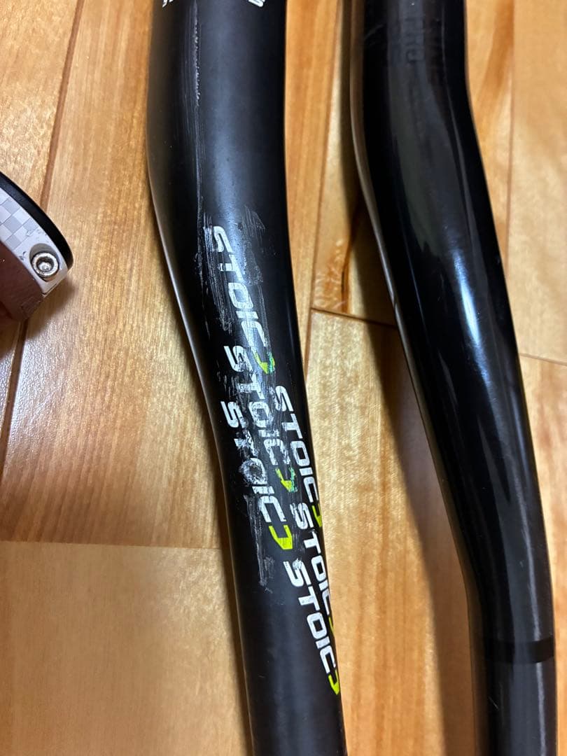 Bontrager&OnOFFカーボンライザーバーセットODI VANSグリップ