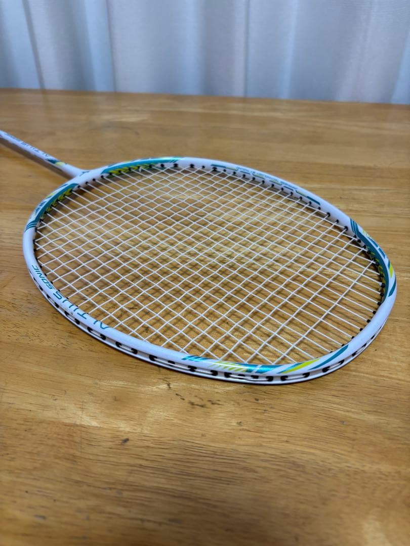 Mizuno バドミントンラケット ホワイト ケース付き