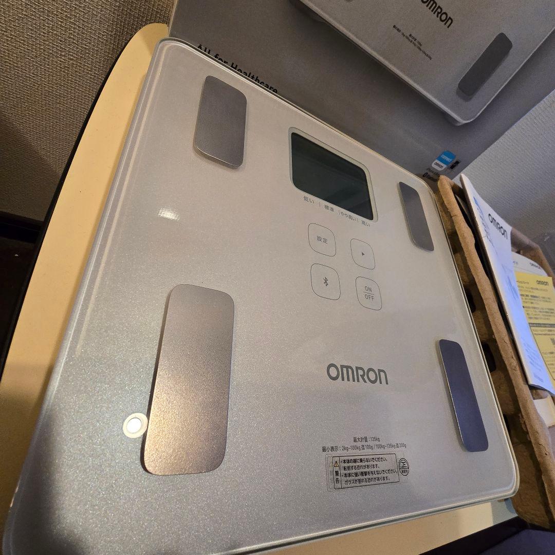 h*2様 オムロン 体重体組成計 KaradaScan　HBF-230T-SW
