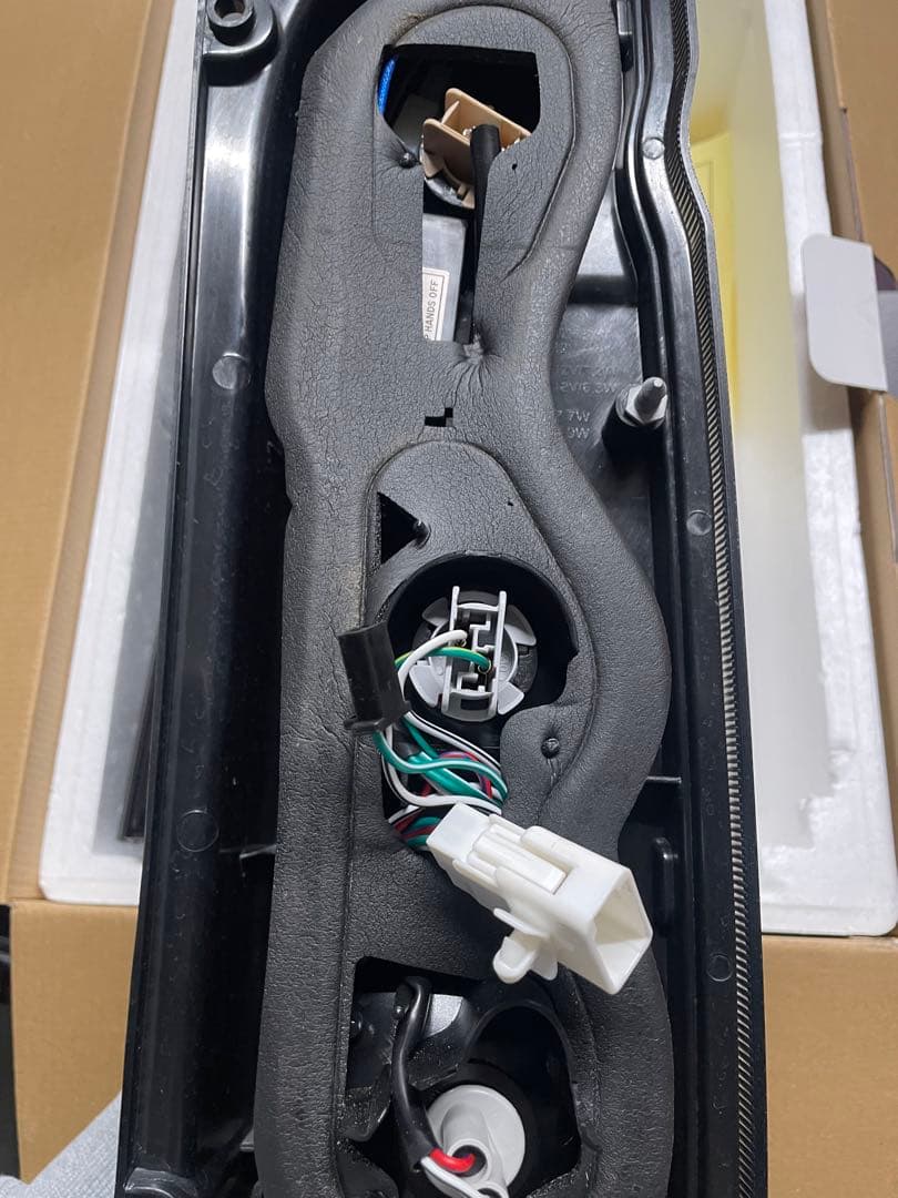 EAGLE EYES ELY738 テールライト 415 COBRA ハイエース