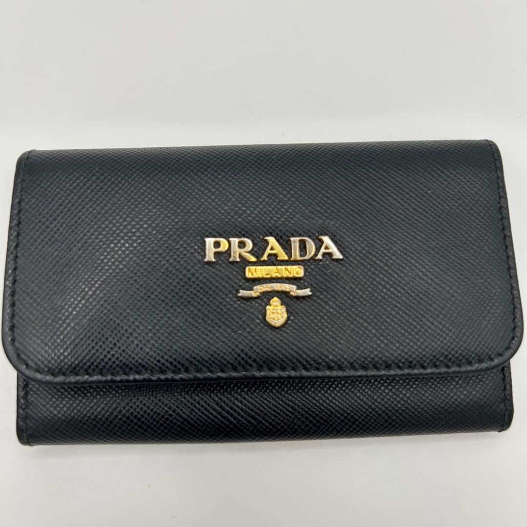 PRADA 6連キーケース　サフィアーノ　レザー　黒　金ロゴ