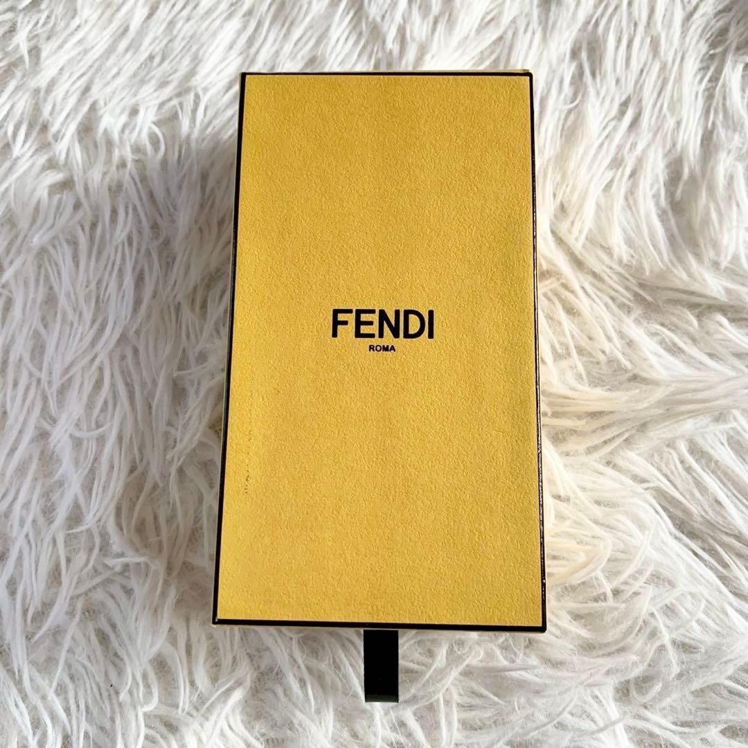 FENDI　フェンディ　FFロゴ　ズッカモチーフ　バッグモチーフ　ラッピー