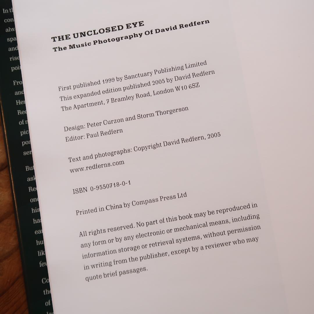 2月限定セール！希少サイン本　洋書　The Unclosed Eye （写真集）