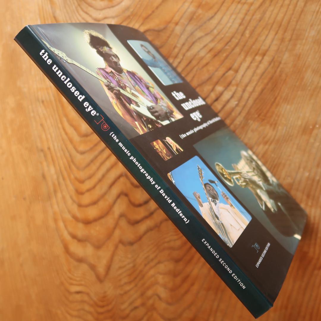 2月限定セール！希少サイン本　洋書　The Unclosed Eye （写真集）