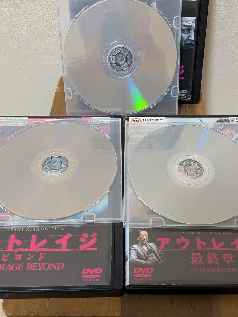 r*a様 アウトレイジdvd　全シリーズ　3枚セット レンタル落ち