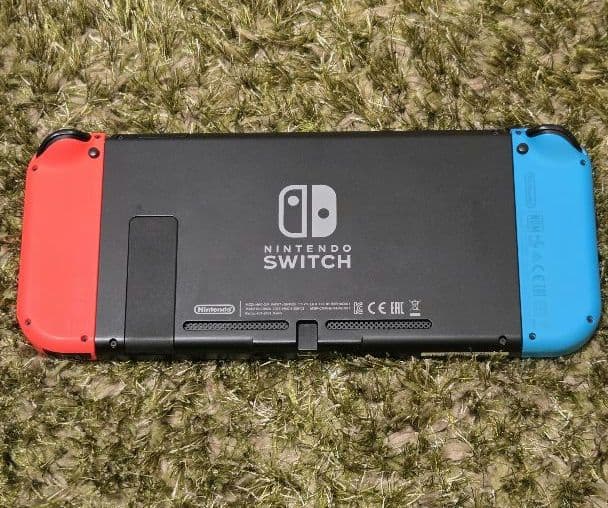 Nintendo Switch 本体　純正キャリングケース付