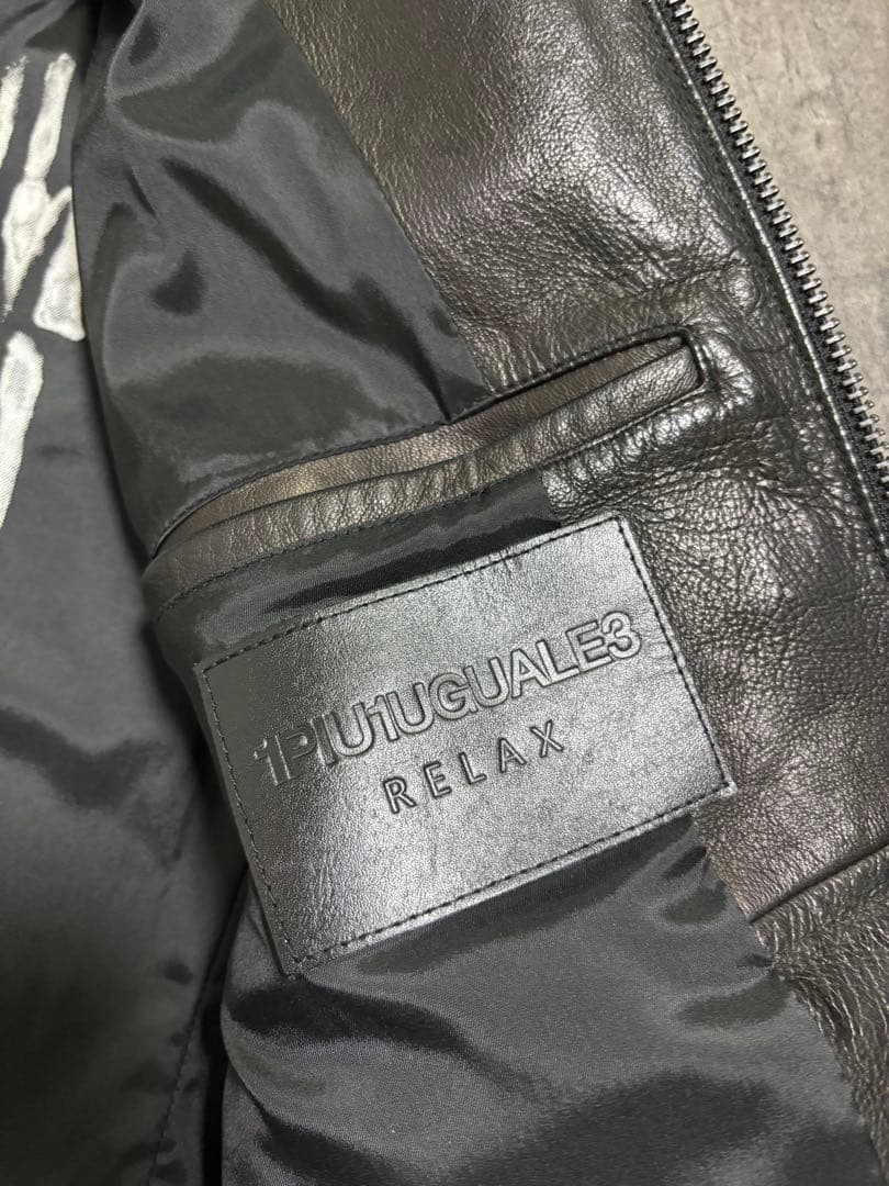 1PUIUGUALE3 RELAX 黒 レザージャケット