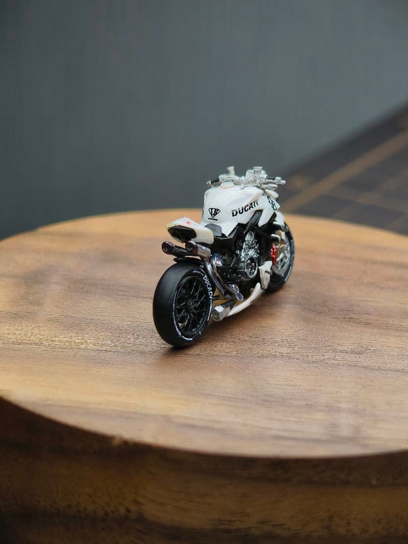 1/64 Ducati カスタムバイク精密塗装完成 Liberty Walk仕様