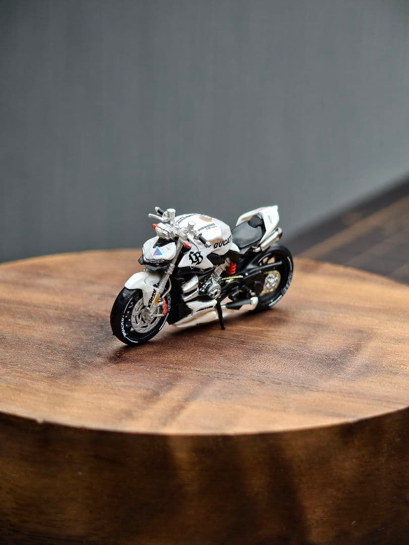 1/64 Ducati カスタムバイク精密塗装完成 Liberty Walk仕様