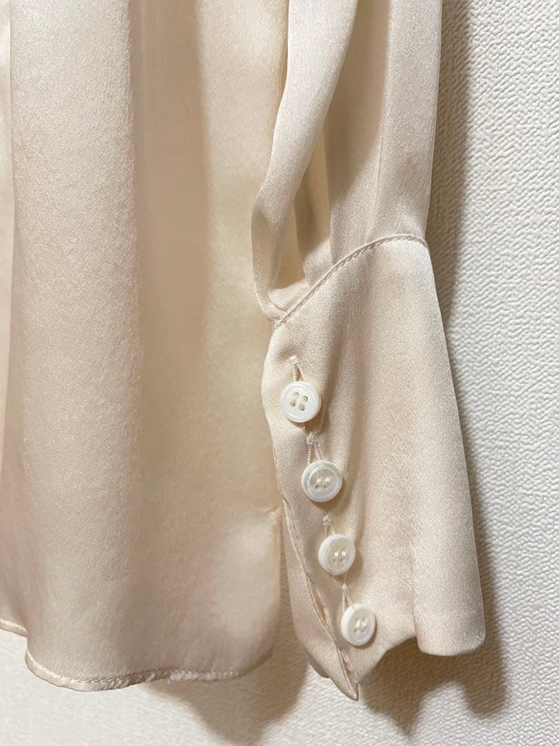 ☆着用画あり☆Givenchy 胸元のフリルが綺麗な長袖シルクブラウス