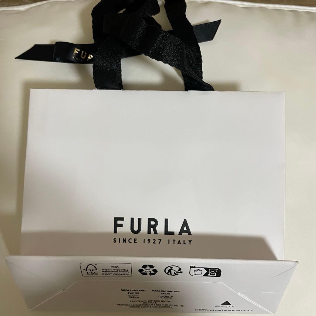 FURLA ベージュ レザー キーケース