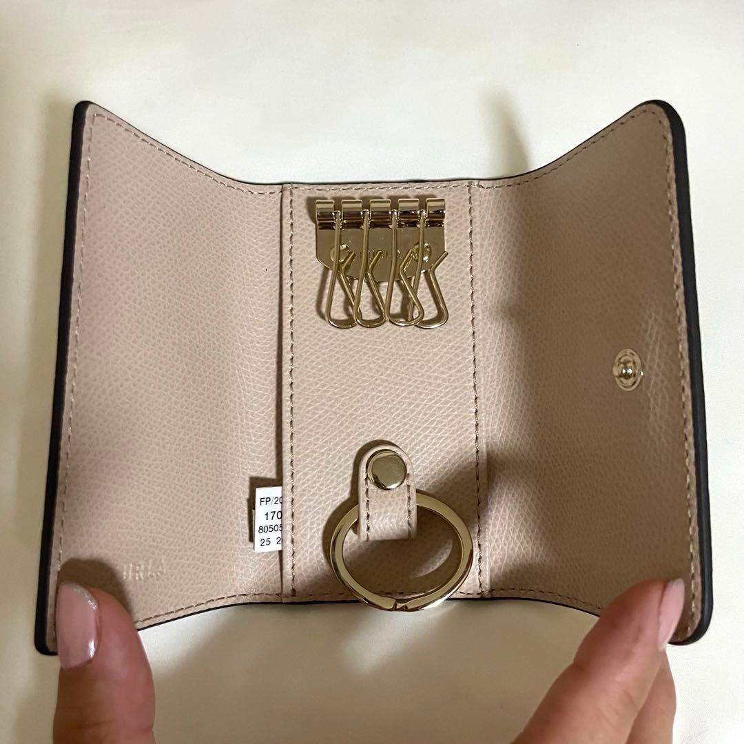FURLA ベージュ レザー キーケース