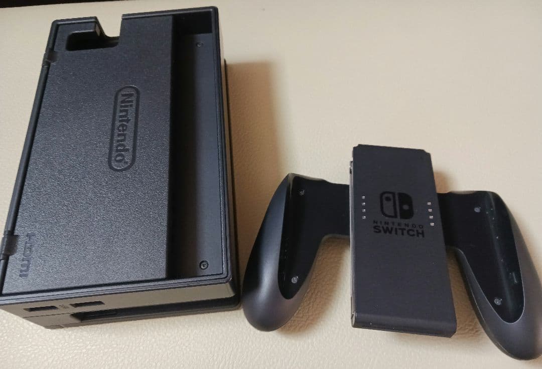 む*た様 Nintendo Switch グレー 本体 付属品あり 美品 ソフト