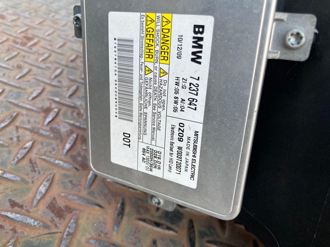  E90後期　純正ヘッドライト左側
