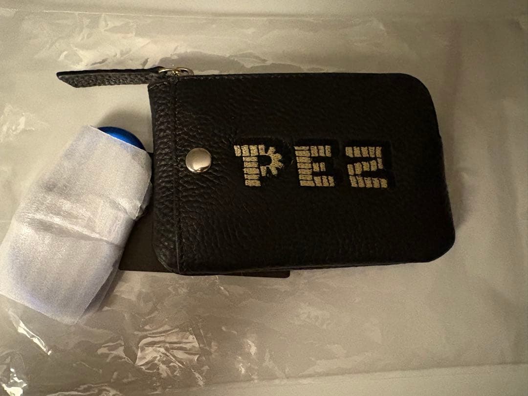 PEZ 黒色レザーキーケース
