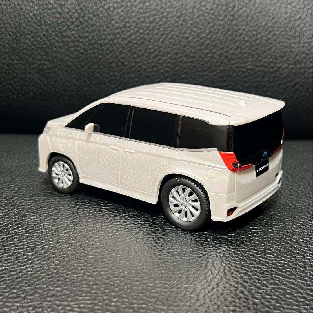 y*u様 ノア 90系 ホワイト 白 ミニカー プルバックカー 非売品 カラーサ