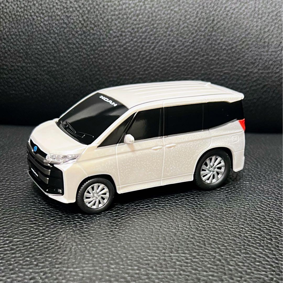 y*u様 ノア 90系 ホワイト 白 ミニカー プルバックカー 非売品 カラーサ