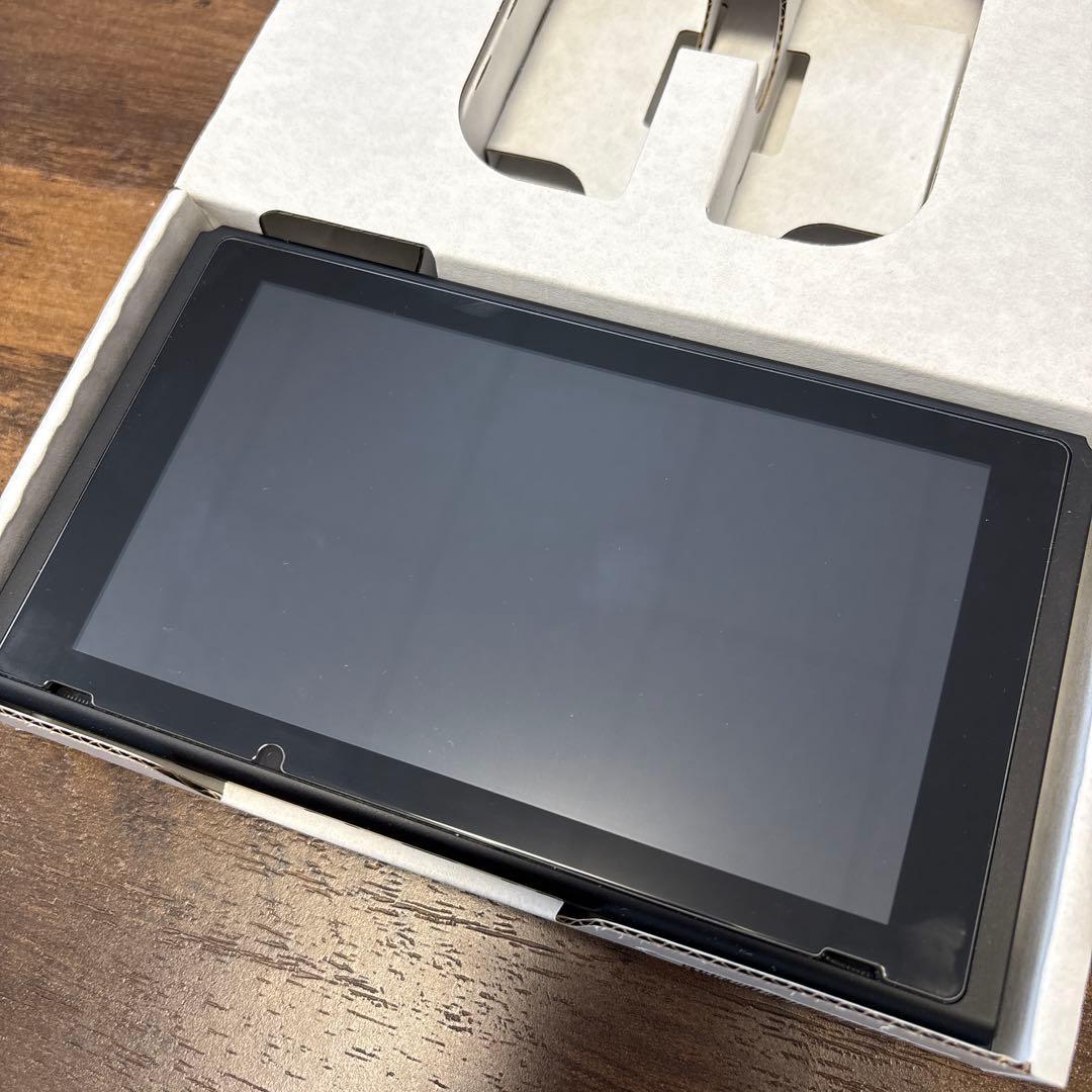 Nintendo Switch 本体　【周辺機器は新品未使用】