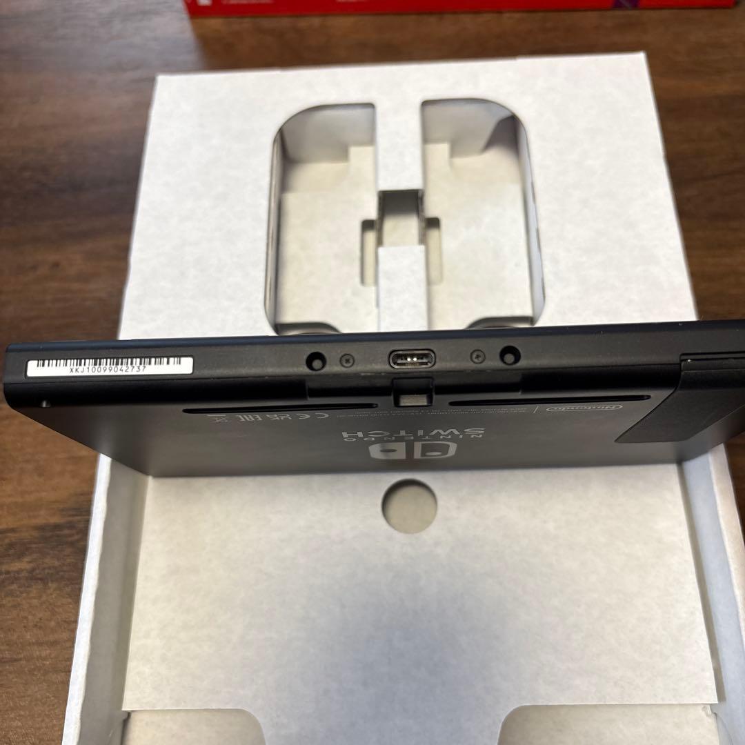 Nintendo Switch 本体　【周辺機器は新品未使用】
