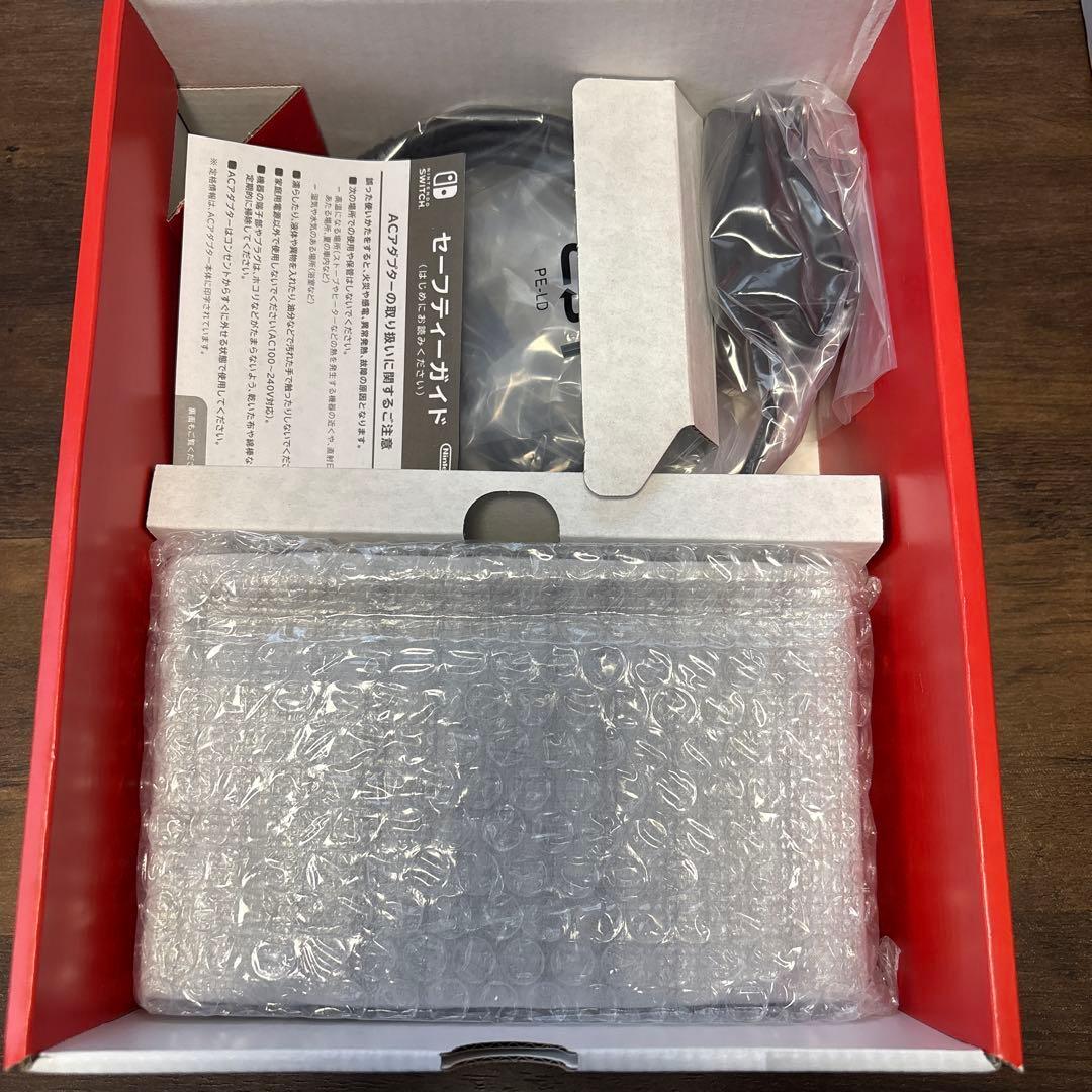 Nintendo Switch 本体　【周辺機器は新品未使用】