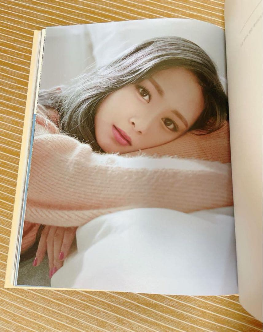 【美品】Yes,I am Tzuyu TWICE ツウィ　ソロ写真集