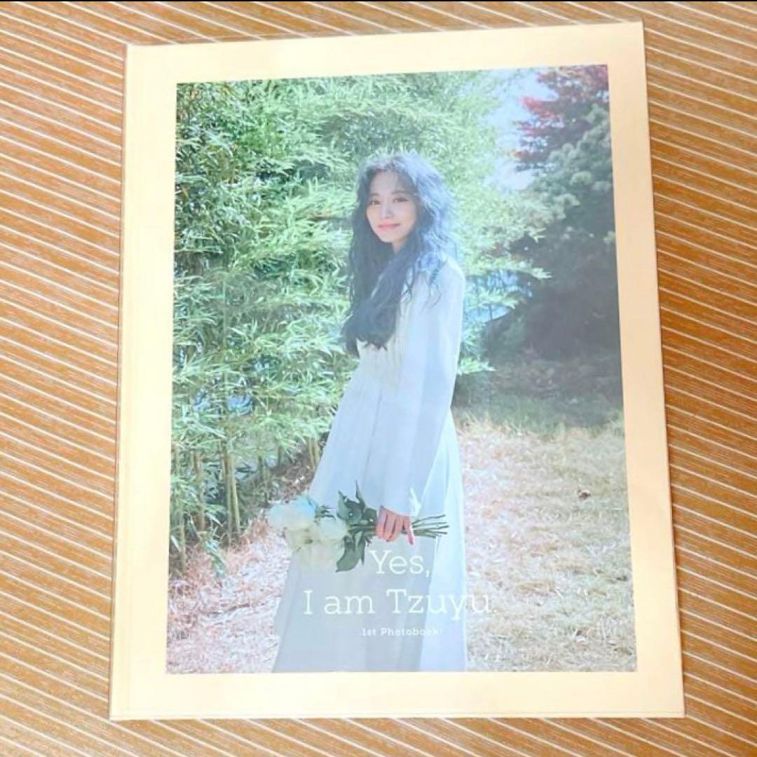 【美品】Yes,I am Tzuyu TWICE ツウィ　ソロ写真集
