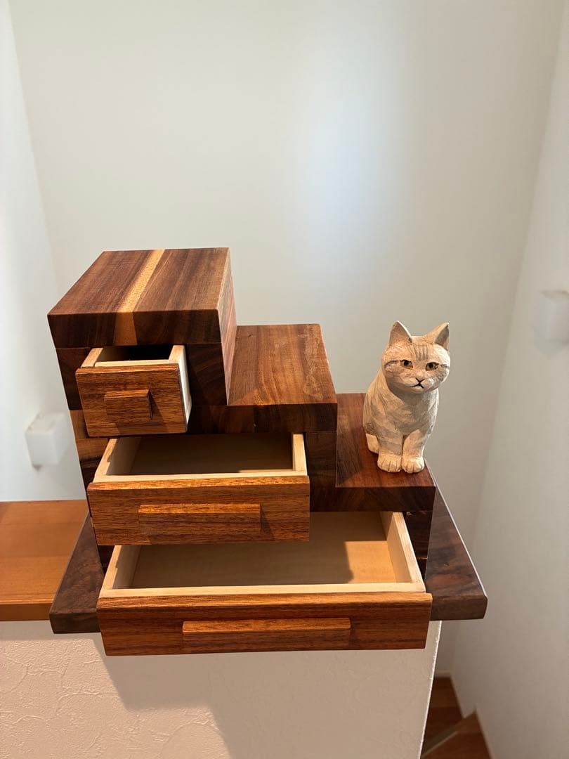 Momo 　猫とインテリア階段箪笥