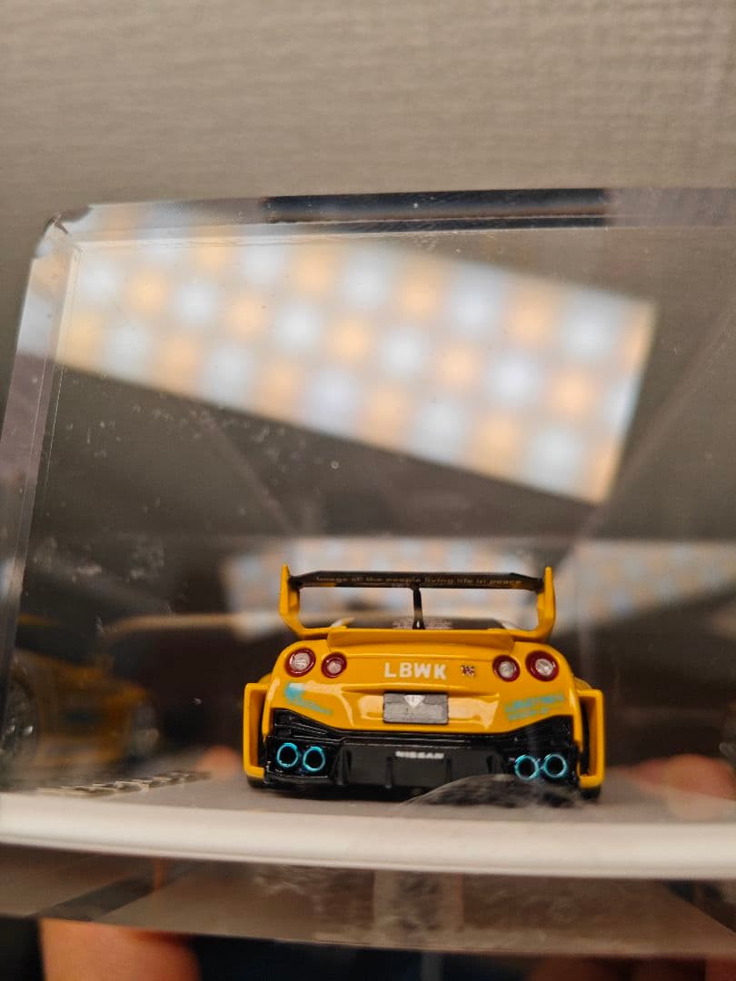 LBWK GTR 1/64 ミニカー ケース付き