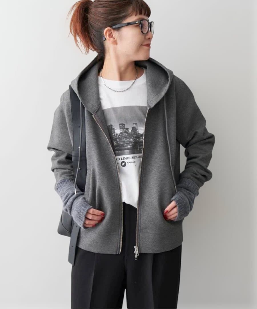 人気完売Spick and Span ストレッチジップフードパーカー　グレー