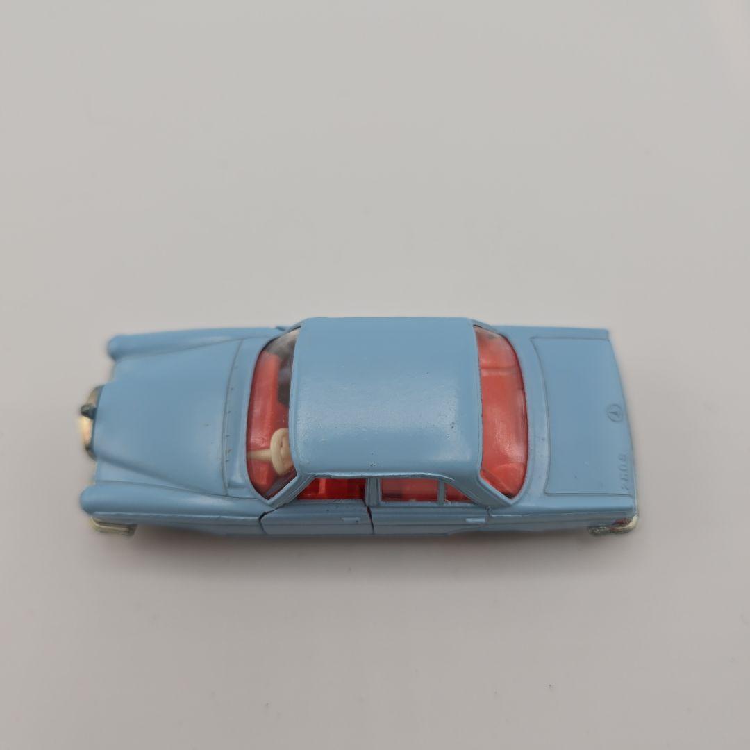 Siku Mercedes 250 ミニカー 水色
