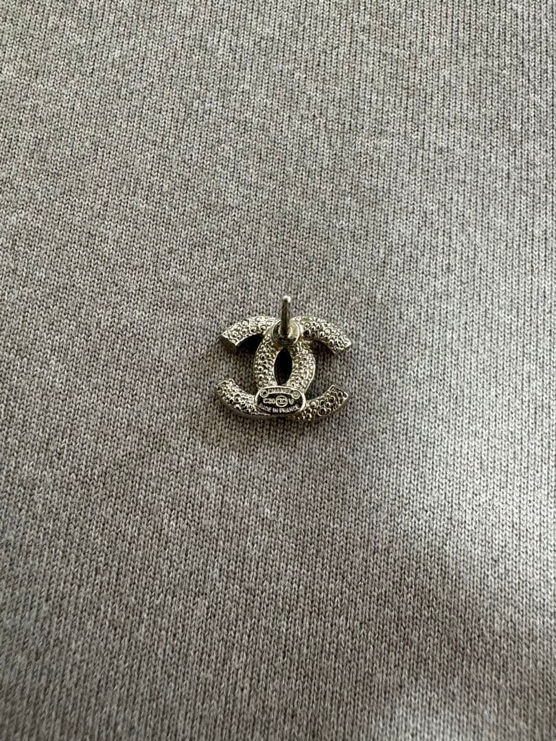 CHANEL 定番　ロゴ ピアス　ラインストーン　シャネル　シルバー　定価12万