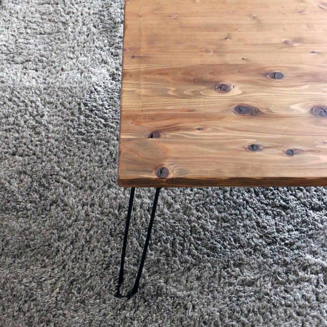 杉無垢材ローテーブル（幅91cm×奥行61cm×厚さ2.5cm×高さ35cm）
