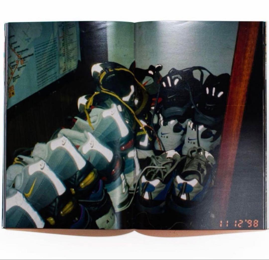 完売‼️ \"Sneaker Champs\" Living Proof