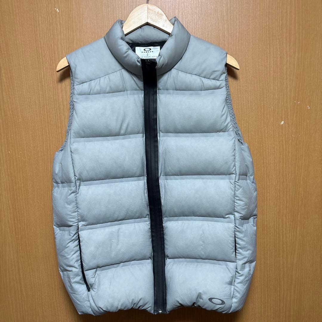 16fw オークリー　ダウンベスト　グレー　止水ジップ　M テック系　撥水
